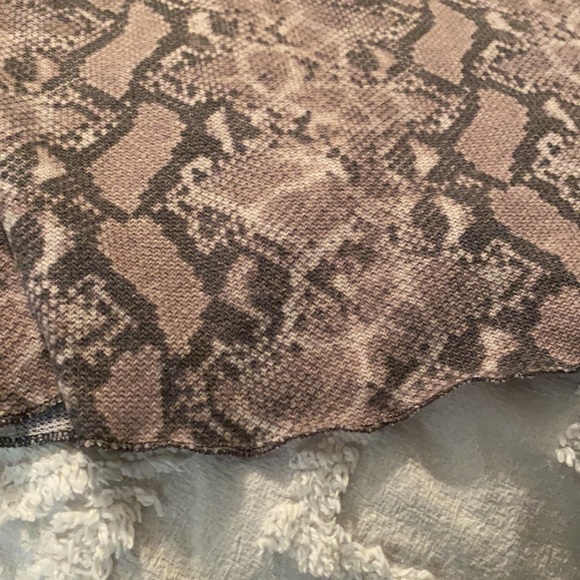 Snakeskin print top - Picture 4 of 5
